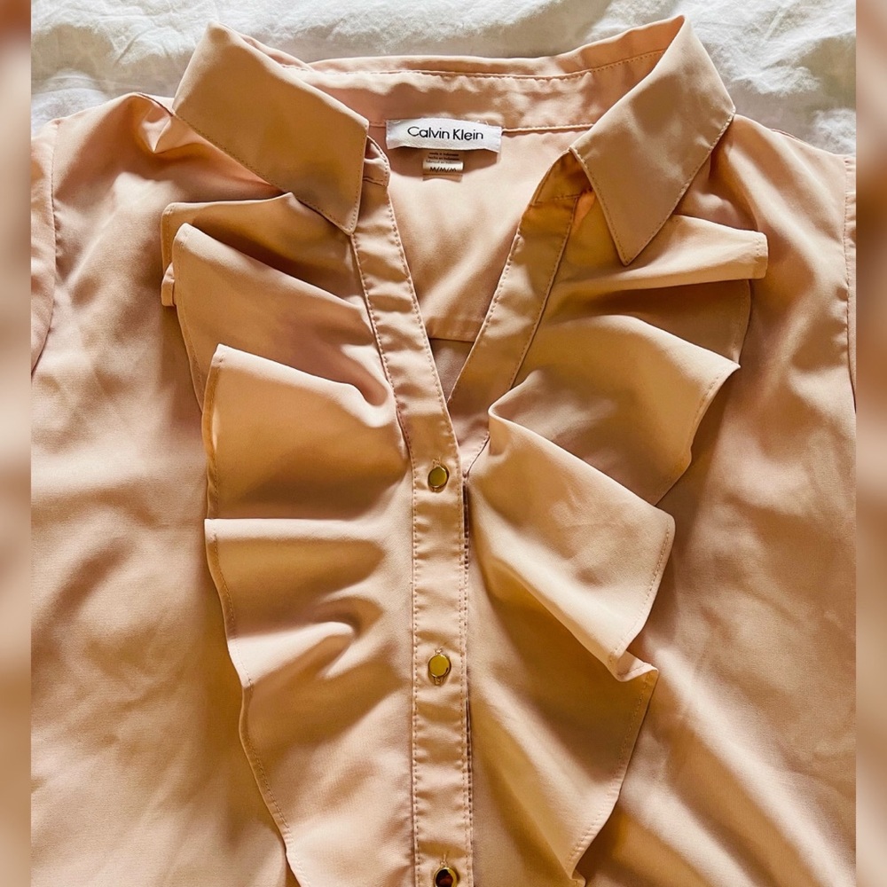Calvin Klein Sleeveless Blush Colored Ruffled Top with Gold Buttons
